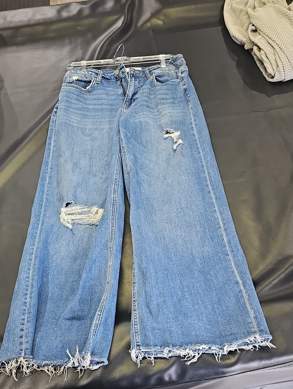 Frayed Hem Wide-Leg Distressed Jeans - Light Blue